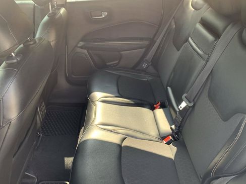 Used 2018 Jeep Compass Latitude w/ Popular Equipment Group AWD/4WD image 10