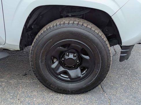 Used 2020 Toyota Tacoma SR w/ SR Convenience Package image 11