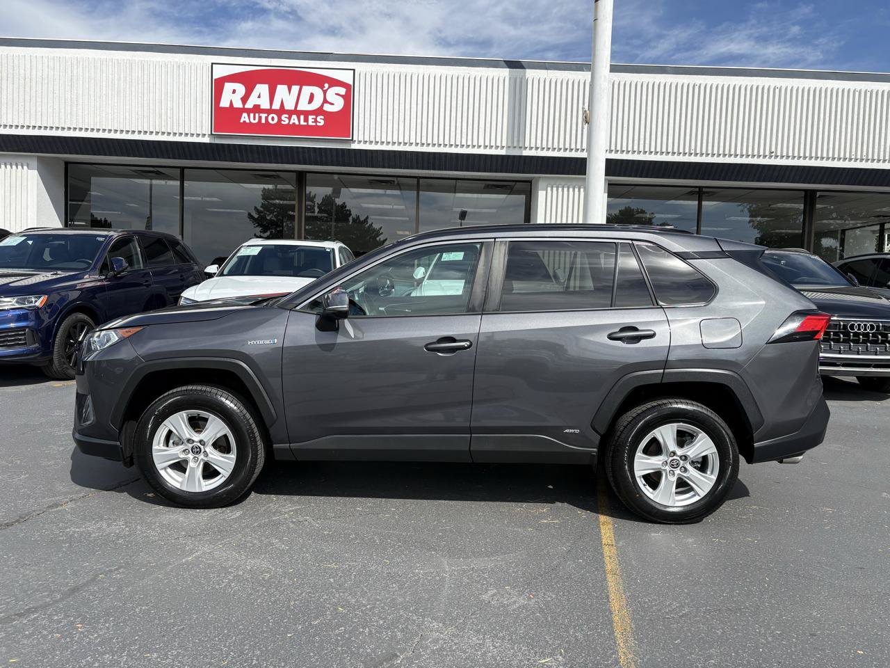 Used 2021 Toyota RAV4 XLE w/ Convenience Package AWD/4WD image 16