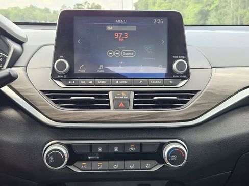 Used 2025 Nissan Altima 2.5 SV FWD image 22
