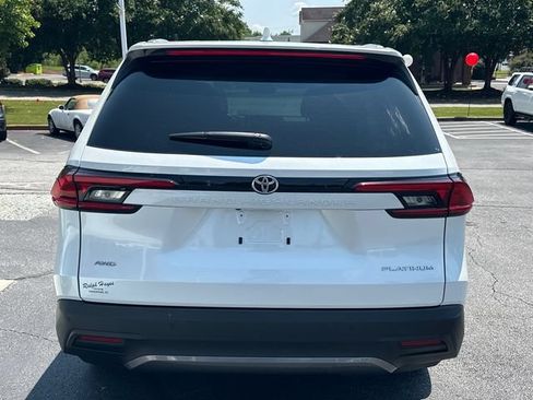 Used 2025 Toyota Grand Highlander AWD image 4