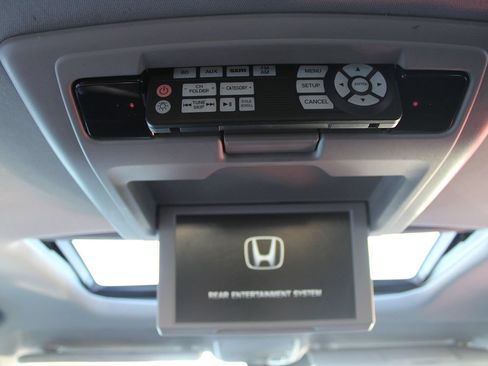 Used 2018 Honda Pilot Touring image 30