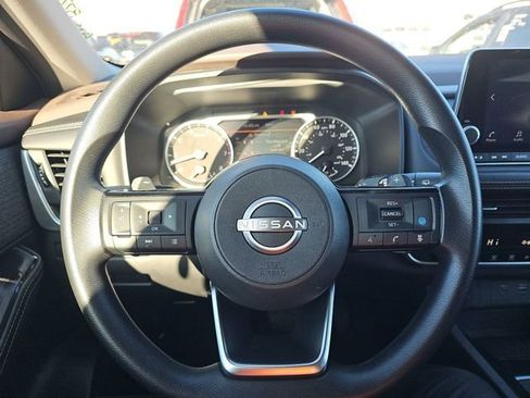 Used 2023 Nissan Rogue SV image 7