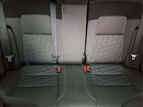 Used 2025 Nissan Kicks SV AWD/4WD image 17