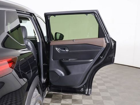 Used 2023 Nissan Rogue SL AWD/4WD image 24