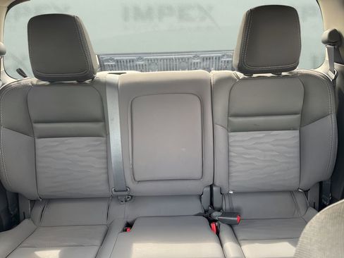 Used 2023 Nissan Frontier SV image 11