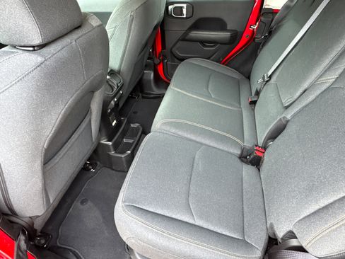 Used 2025 Jeep Wrangler Sahara w/ Safety Group image 20