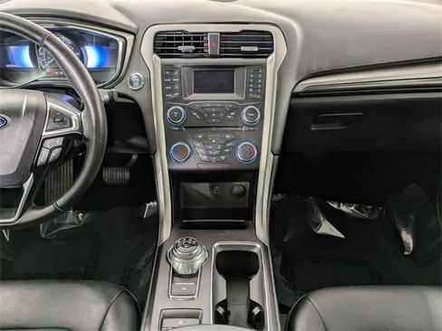 Used 2017 Ford Fusion SE w/ Equipment Group 601A image 27