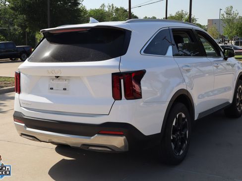 Used 2025 Kia Sorento S FWD image 3