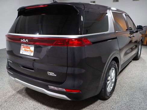 Used 2024 Kia Carnival LX image 7
