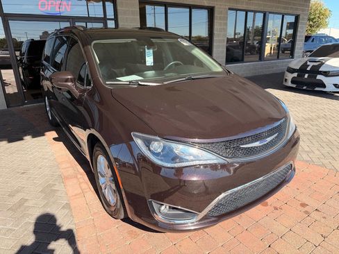 Used 2019 Chrysler Pacifica Touring-L image 13