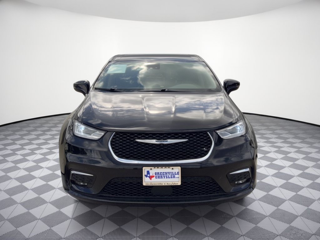 Used 2024 Chrysler Pacifica Touring-L FWD image 6