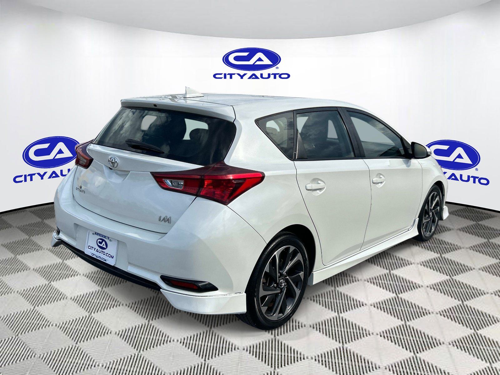 Used 2017 Toyota Corolla iM w/ All-Weather Mat Package FWD image 3