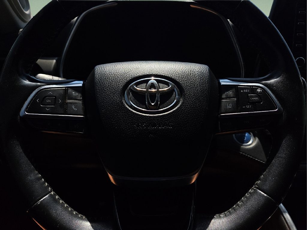 Used 2020 Toyota Highlander Limited AWD/4WD image 25