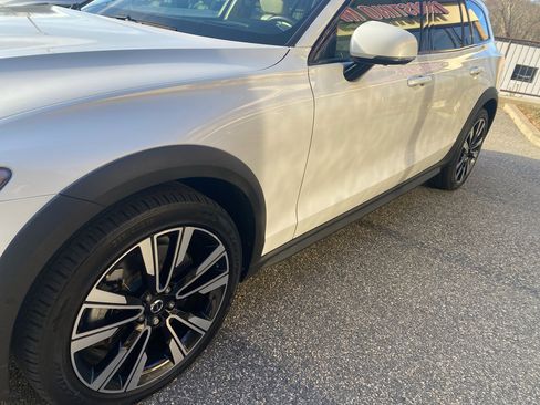 Used 2022 Volvo V60 T5 Cross Country w/ Advanced Package image 33