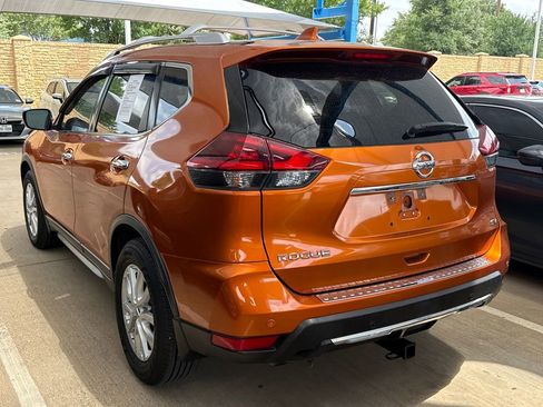 Used 2020 Nissan Rogue SV FWD image 9