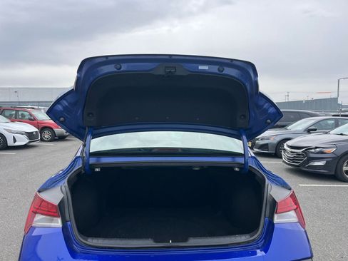 Used 2025 Hyundai Elantra Limited image 33