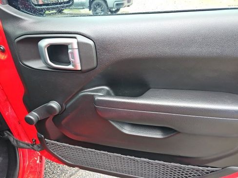 Used 2023 Jeep Gladiator Sport image 16