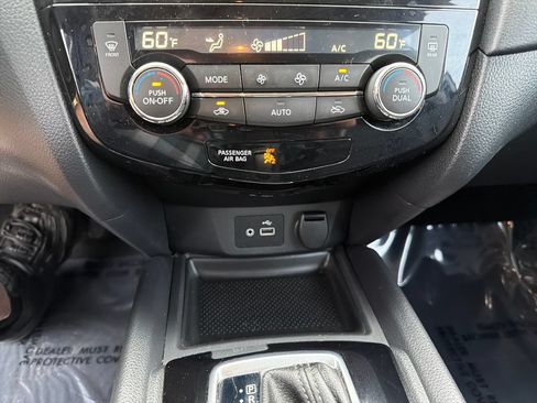 Used 2020 Nissan Rogue SV FWD image 28