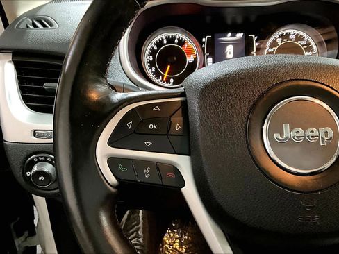 Used 2016 Jeep Cherokee Latitude w/ Comfort/Convenience Group image 24