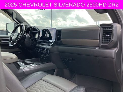Used 2025 Chevrolet Silverado 2500 ZR2 w/ Technology Package image 12