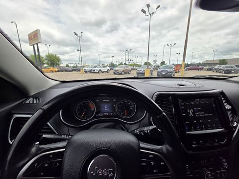 Used 2019 Jeep Cherokee Limited w/ Luxury Group AWD/4WD image 26