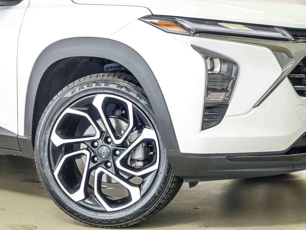 Used 2025 Chevrolet Trax RS w/ Driver Confidence Package FWD image 4