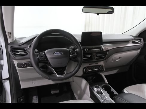 Used 2025 Ford Escape Active w/ Cold Weather Package AWD/4WD image 6