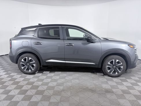 Used 2025 Nissan Kicks SV image 8