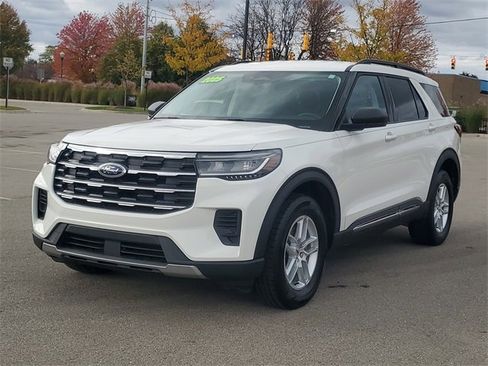 Used 2025 Ford Explorer Active image 3