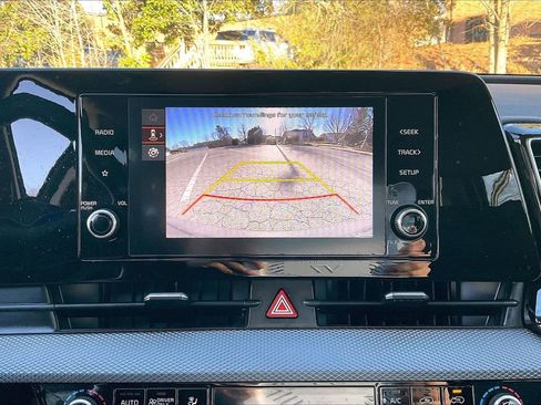 Used 2025 Kia Sportage LX image 13