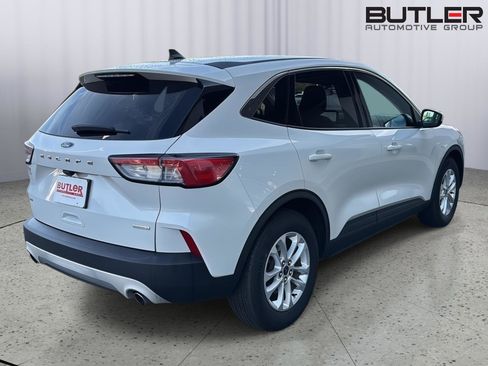 Used 2020 Ford Escape SE image 5