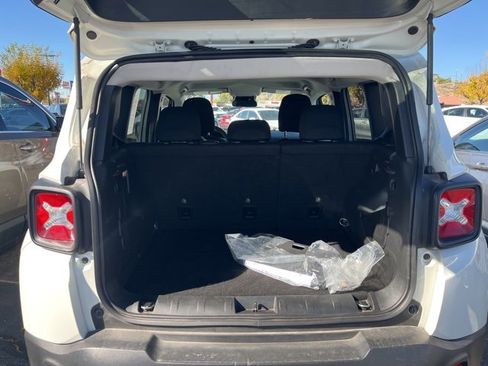 Used 2023 Jeep Renegade Latitude image 10