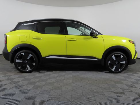 Certified 2025 Nissan Kicks SR w/ Illumination Package image 42