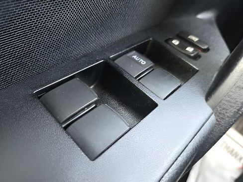 Used 2015 Toyota Corolla LE image 18