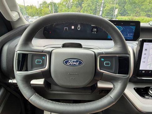 Used 2025 Ford Expedition Active AWD/4WD image 11