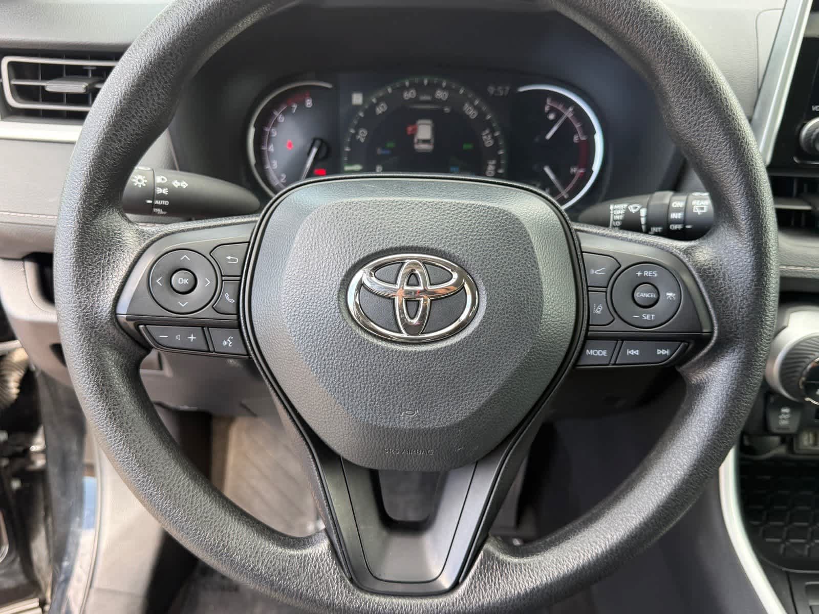Used 2025 Toyota RAV4 XLE FWD image 16