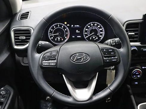 Used 2022 Hyundai Venue SEL image 23