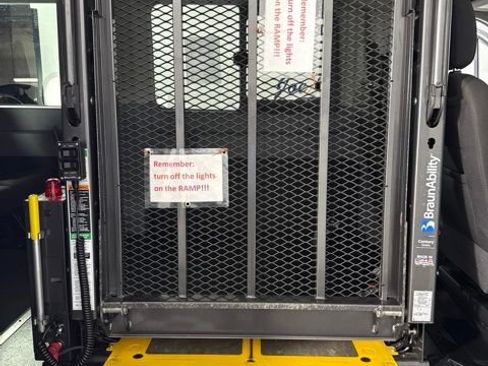 Used 2018 Ford Transit 350 XLT RWD image 3