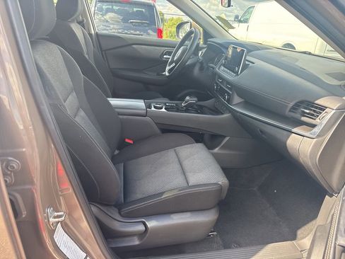 Used 2024 Nissan Rogue SV image 15