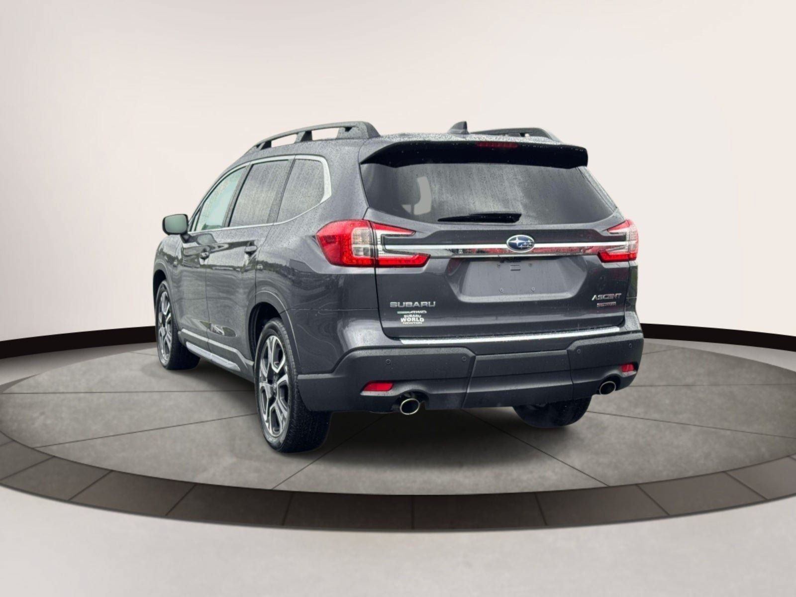 Used 2023 Subaru Ascent Limited w/ Technology Package AWD/4WD image 3