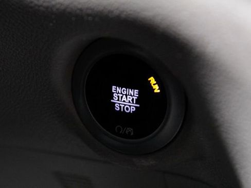 Used 2024 Chrysler Pacifica Touring-L image 31