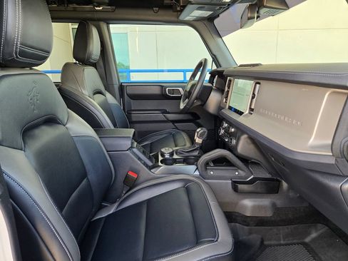Used 2025 Ford Bronco Outer Banks w/ Sasquatch Package AWD/4WD image 26