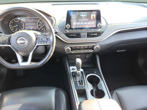 Used 2024 Nissan Altima 2.5 SR FWD image 12
