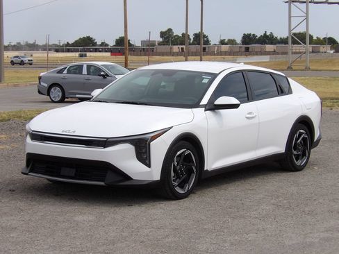 Certified 2025 Kia K4 EX FWD image 2