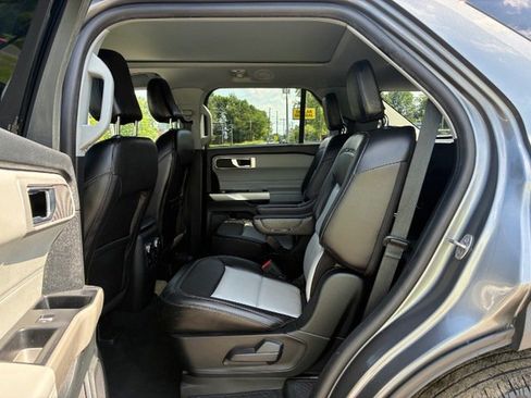 Used 2022 Ford Explorer XLT w/ Equipment Group 202A AWD/4WD image 28