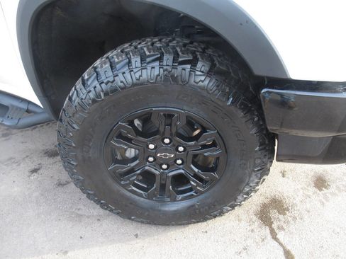 Used 2024 Chevrolet Silverado 1500 ZR2 w/ Technology Package image 6