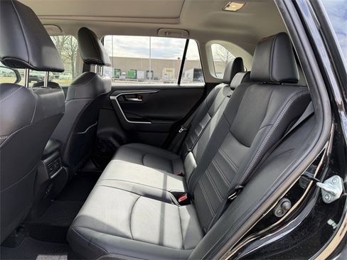 Used 2020 Toyota RAV4 Limited image 28