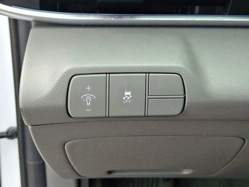 Used 2024 Hyundai Elantra SEL FWD image 29