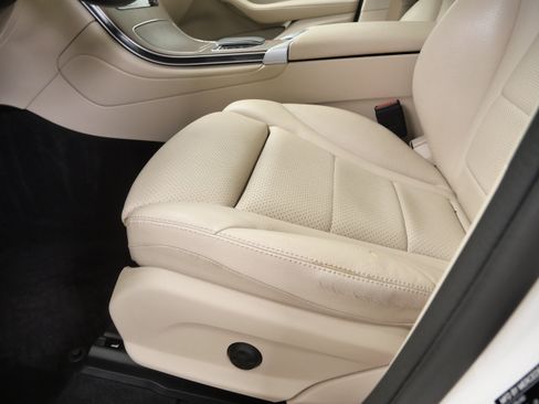 Certified 2022 Mercedes-Benz GLC 300 4MATIC w/ Premium Package Lite image 18